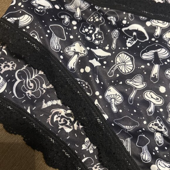 Morvia 3pk lace trim Skater goth Emo panties 2X plus size skulls Santa Hats Mush - Picture 9 of 12